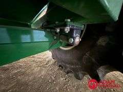 2014 J & M 1050 GrainStorm Grain Cart