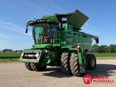 2017 John Deere S680 Combine