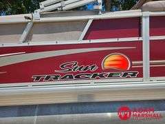 2014  Sun Tracker  Party Barge 20DLX  Pontoon - 20FT