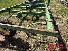 John Deere  1600  Chisel Plow - 16FT