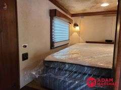 2013  Shadow   4 Horse Trailer w/ Living Quarters   - 42FT