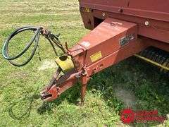 New Holland  660  Round Baler