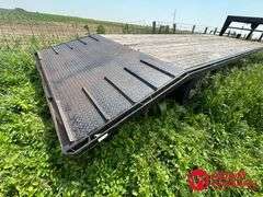 1981  Blair  Gooseneck Flat Bed Trailer - 25FT