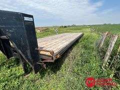 1981  Blair  Gooseneck Flat Bed Trailer - 25FT