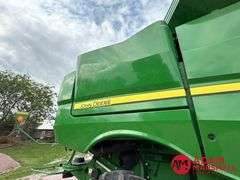 2014  John Deere  S670  Combine
