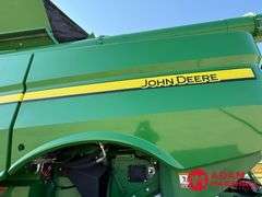 2017 John Deere S680 Combine