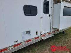 2013  Shadow   4 Horse Trailer w/ Living Quarters   - 42FT