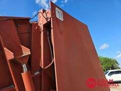 Hesston  550  Baler