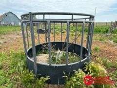 Behlen   MFG  Haysmart Bale Feeder