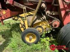 New Holland  660  Round Baler