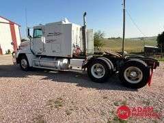 1996  Freightliner  FLD 120  Semi Truck
