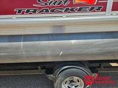 2014  Sun Tracker  Party Barge 20DLX  Pontoon - 20FT