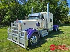 2022  Kenworth  W900  Semi Truck