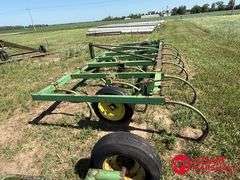 John Deere  1600  Chisel Plow - 16FT