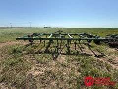 John Deere  1600  Chisel Plow - 16FT