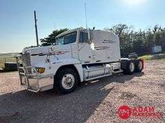 1996  Freightliner  FLD 120  Semi Truck