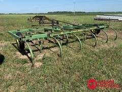 John Deere  1600  Chisel Plow - 16FT