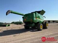 2017 John Deere S680 Combine
