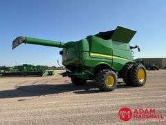 2017 John Deere S680 Combine