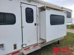 2013  Shadow   4 Horse Trailer w/ Living Quarters   - 42FT