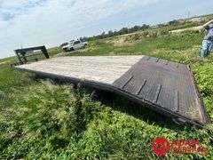 1981  Blair  Gooseneck Flat Bed Trailer - 25FT