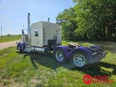 2022  Kenworth  W900  Semi Truck