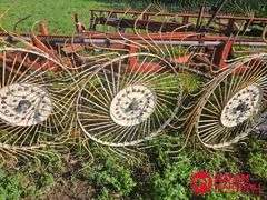 Hesston  3982  12 Wheel Rake