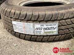 (1) NEW Fuzion, SUV Tire - 235/75R15