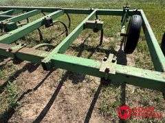 John Deere  1600  Chisel Plow - 16FT