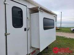 2013  Shadow   4 Horse Trailer w/ Living Quarters   - 42FT