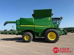 2017 John Deere S680 Combine