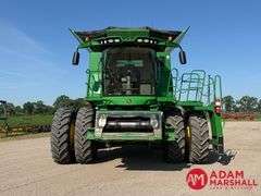 2017 John Deere S680 Combine