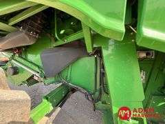 2017 John Deere S680 Combine
