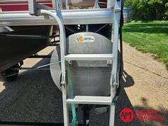 2014  Sun Tracker  Party Barge 20DLX  Pontoon - 20FT