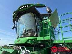 2017 John Deere S680 Combine