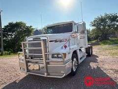 1996  Freightliner  FLD 120  Semi Truck