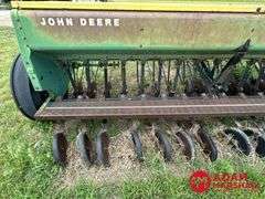 John Deere  8300  Grain Drill - 13FT