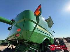 2017 John Deere S680 Combine