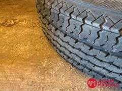 (1) NEW Maxxis Tire - M8008, ST185/80R13