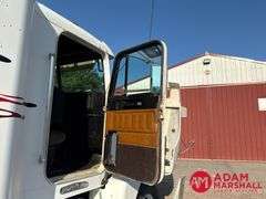 1996  Freightliner  FLD 120  Semi Truck