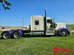 2022  Kenworth  W900  Semi Truck