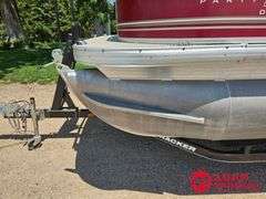 2014  Sun Tracker  Party Barge 20DLX  Pontoon - 20FT
