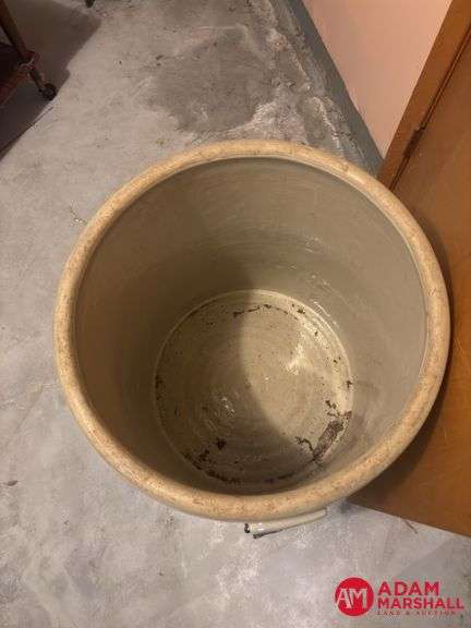 Western 30 Gallon Crock has Handles