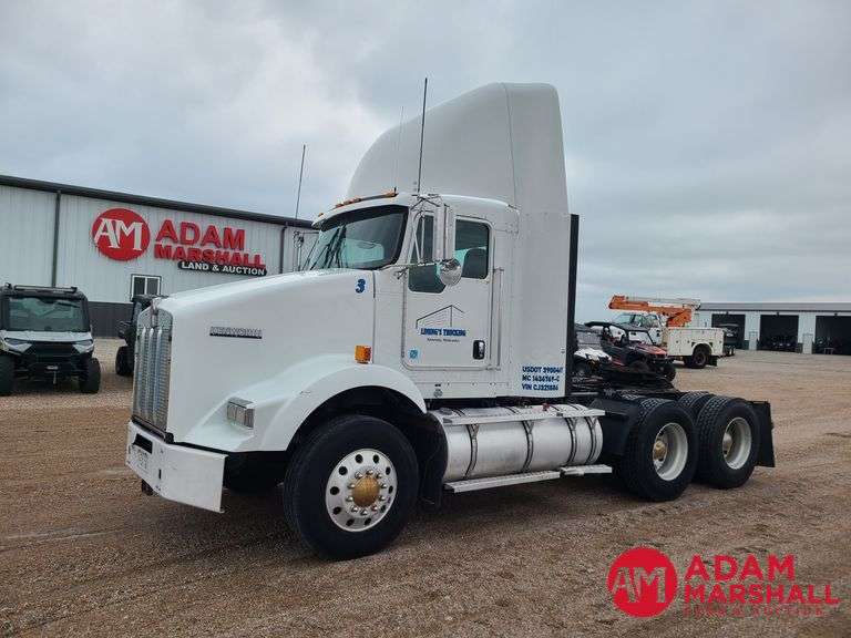 2012  Kenworth  T800  Semi Truck
