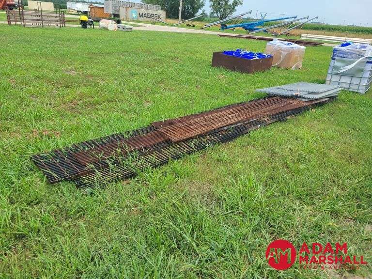 Approximately 11 Pieces of Stee Grating - Various Lengths & Sizes