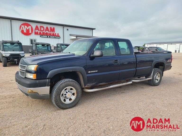 2005  Chevrolet  Silverado 2500  Pickup - Gasoline