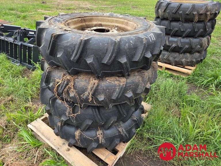 (4) Pivot Tires