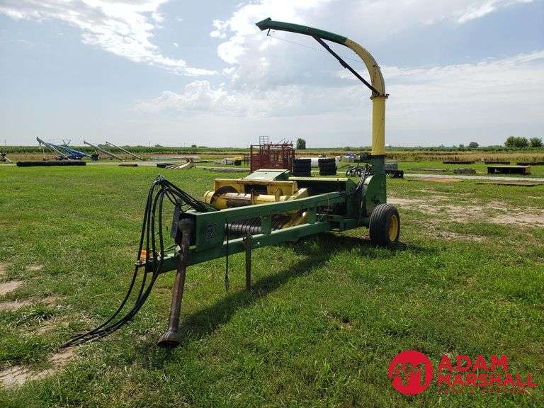 John Deere  Pull Type Silage Chopper