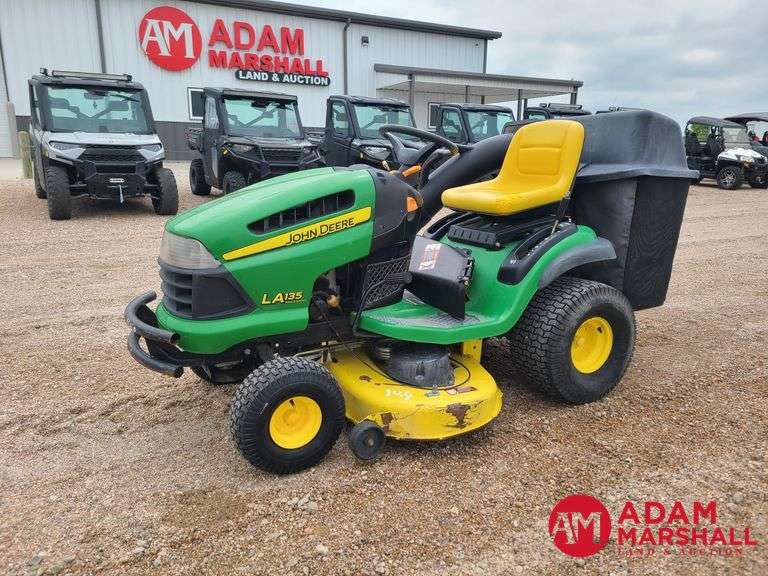2009  John Deere  LA135  Lawn Mower w Bagger - 42IN