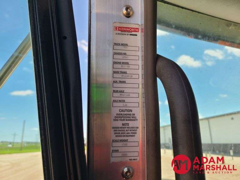2016  Kenworth  T880  Semi Truck